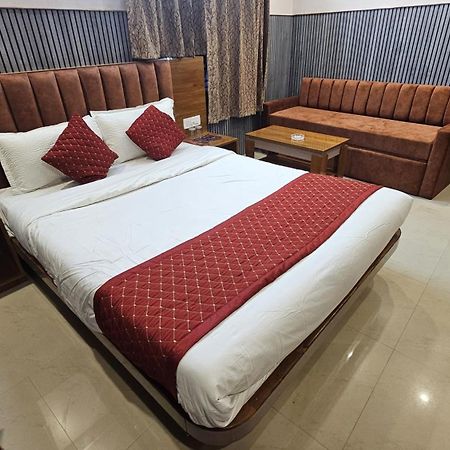 Tirupati Lodge Njp Shiliguri Exterior foto